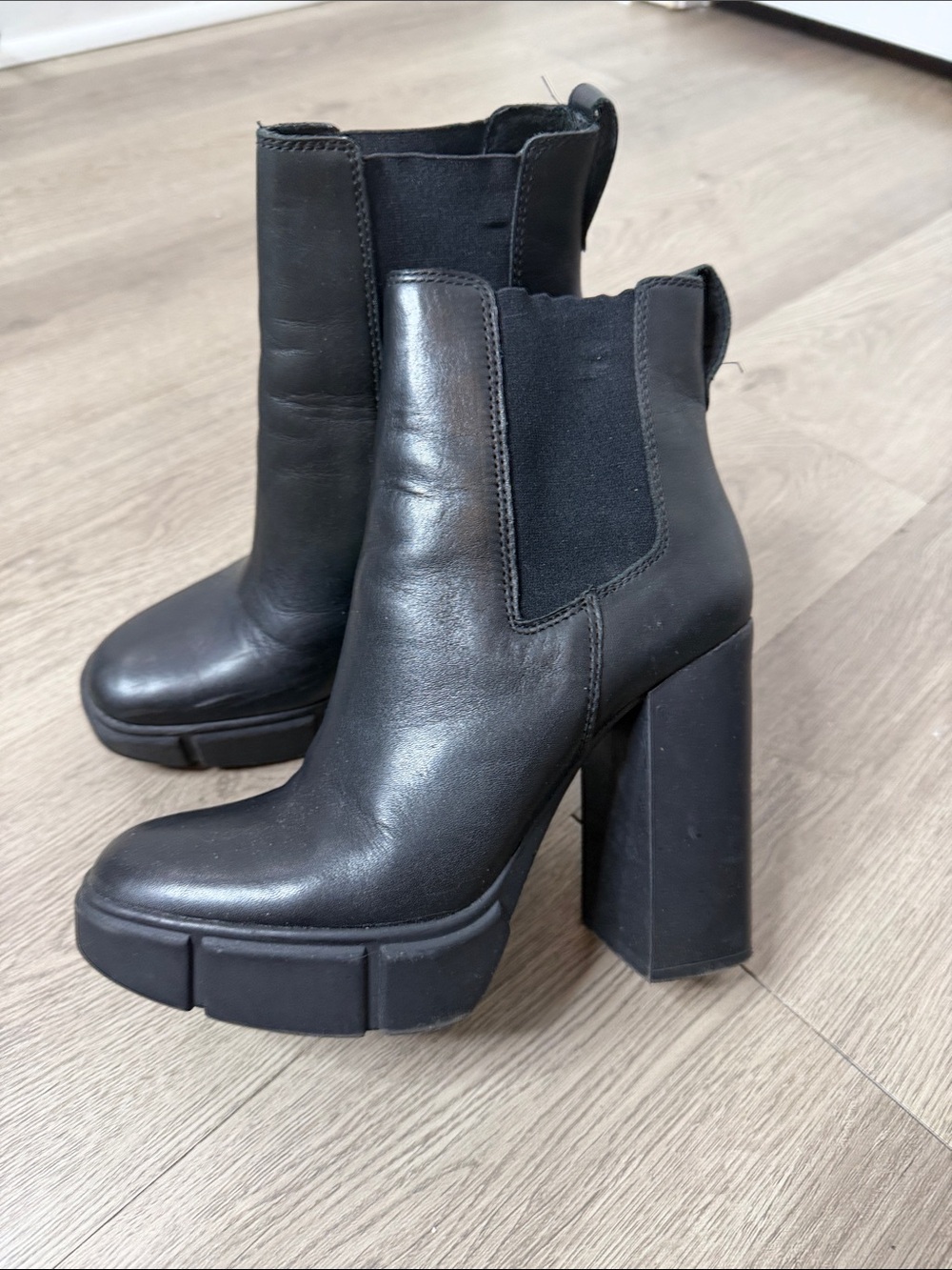 Steve Madden Black Leather Platform Chelsea Block Heel Boots • Size 6M